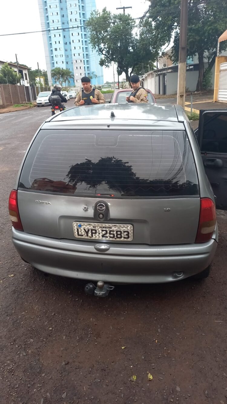 Tentativa de assalto a taxi paraguaio tem troca de tiros com a polícia e um bandido preso