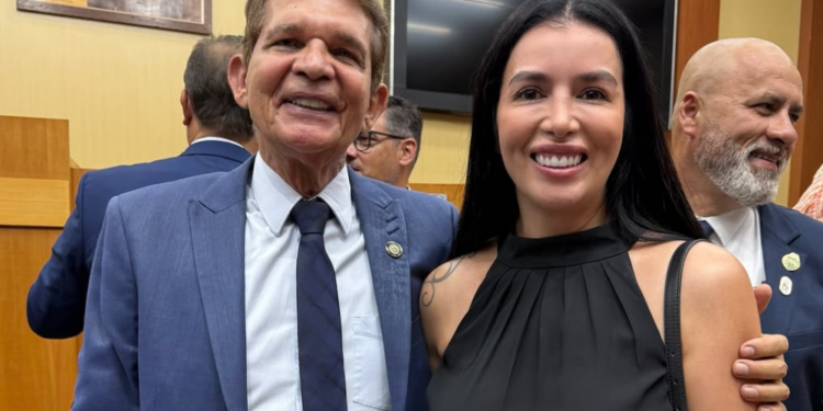 Prefeito nomeia policial militar Scheila Melo como secretária da mulher