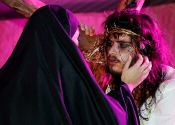 Jovens iguaçuenses vão encenar a Paixão de Cristo em duas igrejas na cidade