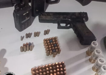Polícia apreende drogas, armas e munições em barraco às margens do Rio Paraná