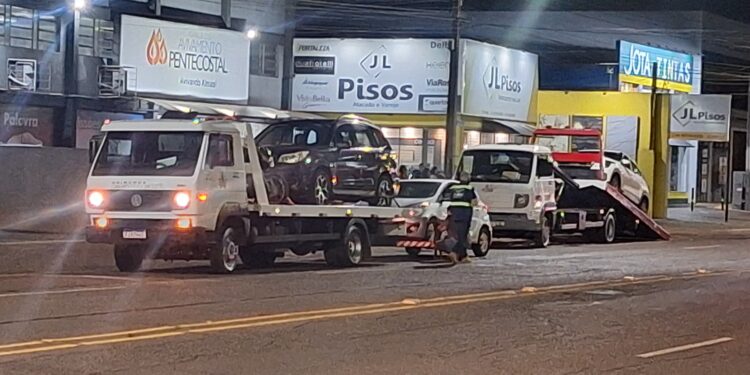 Operação da GM e Foztrans apreende 32 veículos e condutor bêbado é preso