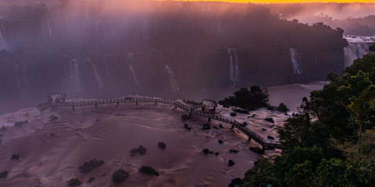 Parque Nacional do Iguaçu vai ampliar horário de visitas no feriadão de 1.º de maio