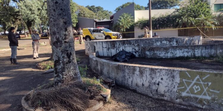 Mulher é encontrada morta a pauladas próximo a pista de skate do Costa Cavalcanti
