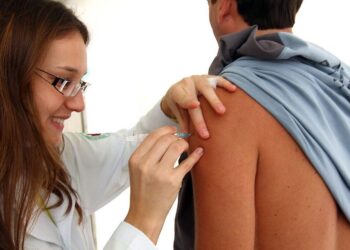 Vacinação contra HPV para adolescentes de 15 a 19 anos é ampliada em Foz