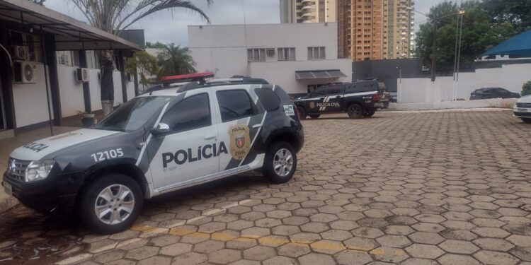 Polícia cumpre mandados de prisão e busca contra grupo envolvido em furtos e roubos de carros