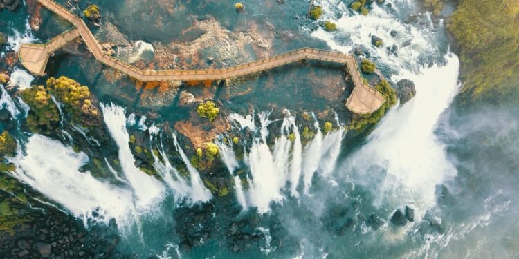 Além das Cataratas, trilhas e caminhos são opções para quem gosta de novas experiências no Parque Nacional do Iguaçu