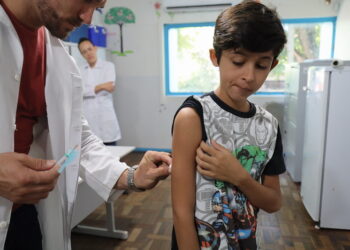 Campanha de vacinação nas escolas e Cmeis começa na segunda-feira (14); confira o calendário