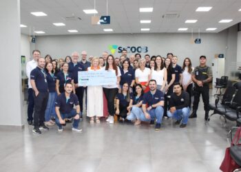 Sicoob entrega carro e moto zero a cooperados de Foz do Iguaçu