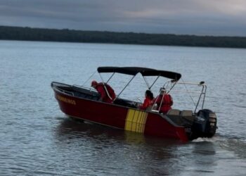Bombeiros retomam as buscas para encontrar jovem desaparecido no Lago de Itaipu