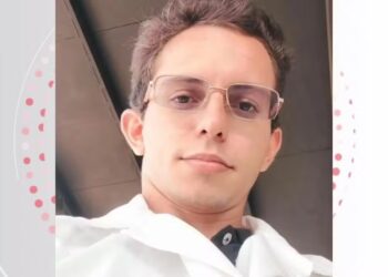 Estudante de medicina brasileiro, que estava desaparecido, faz contato com os pais