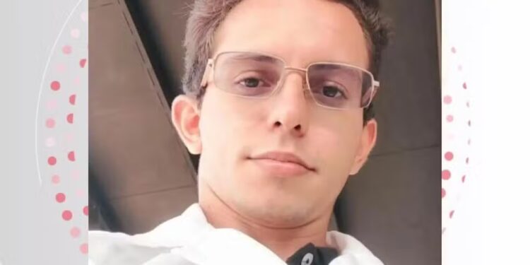 Estudante de medicina brasileiro, que estava desaparecido, faz contato com os pais