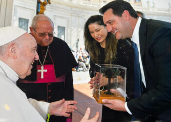 Governador lamenta morte do Papa Francisco e determina luto de sete dias no Paraná