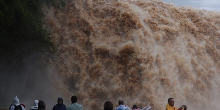 Pesquisa atualiza perfil dos turistas em Foz do Iguaçu e aponta oportunidades para o setor
