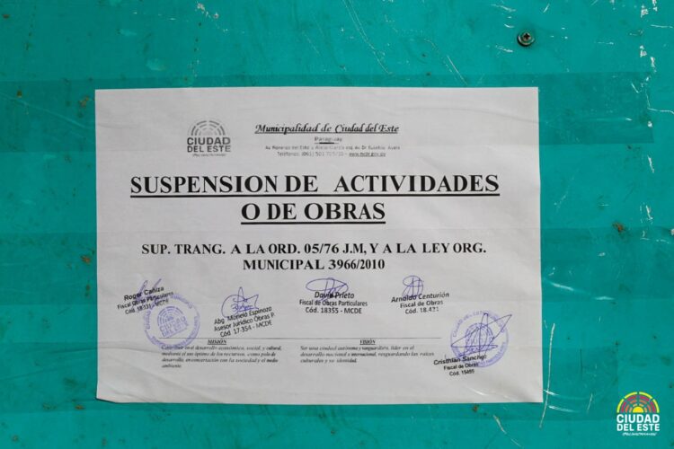 Obra em prédio no centro de Ciudad Del Este é suspensa após desabamento do forro de gesso