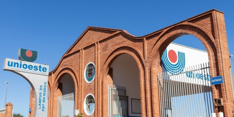 Unioeste abre PSS com salários de 4 mil e 7 mil para Ensino Médio e Superior