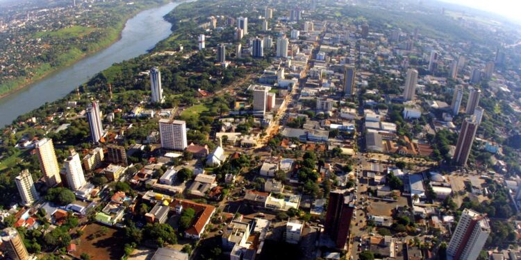 Um em cada três CPF´s e quase 14% dos CNPJ´s de Foz do Iguaçu estão inadimplentes