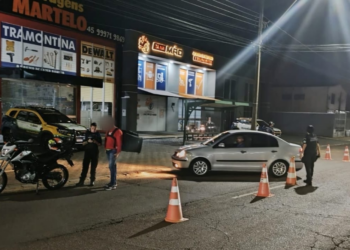 Quatro motoristas são flagrados dirigindo bêbados em blitze do Foztrans e GM