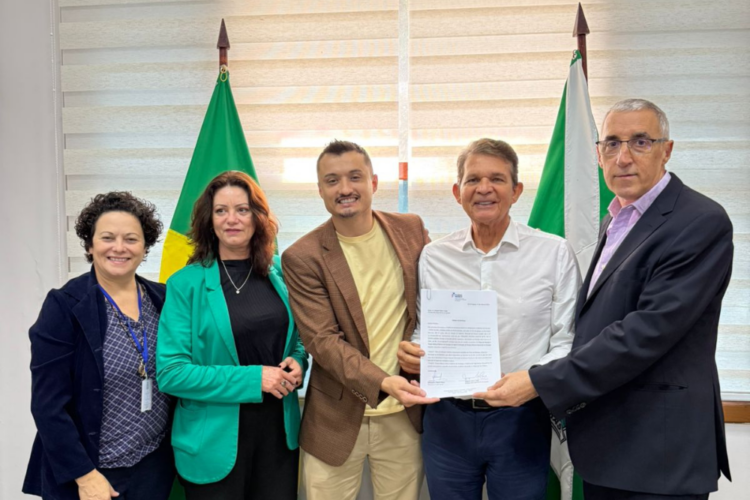 Documentos técnicos para requalificação do Bosque Guarani são entregues para a prefeitura