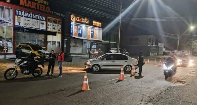 Quatro motoristas são flagrados dirigindo bêbados em blitze do Foztrans e GM