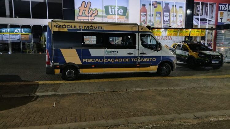 Quatro motoristas são flagrados dirigindo bêbados em blitze do Foztrans e GM