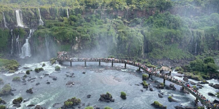 Turismo: em abril o Parque Nacional do Iguaçu recebeu mais de 160 mil visitantes