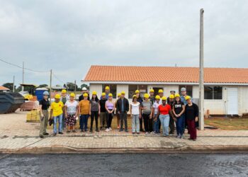 Famílias visitam conjunto habitacional construído com apoio da Itaipu e Prefeitura
