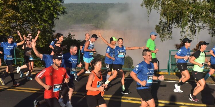 Entrega de kit dos atletas da Meia Maratona das Cataratas começa nesta sexta (16)