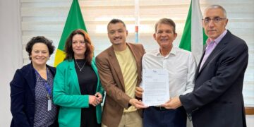 Documentos técnicos para requalificação do Bosque Guarani são entregues para a prefeitura