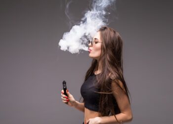 Pesquisa preliminar na fronteira revela problemas pulmonares com uso de cigarros eletrônicos