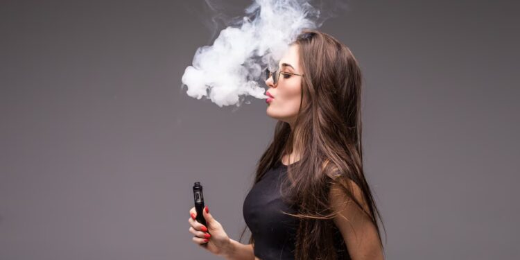 Pesquisa preliminar na fronteira revela problemas pulmonares com uso de cigarros eletrônicos