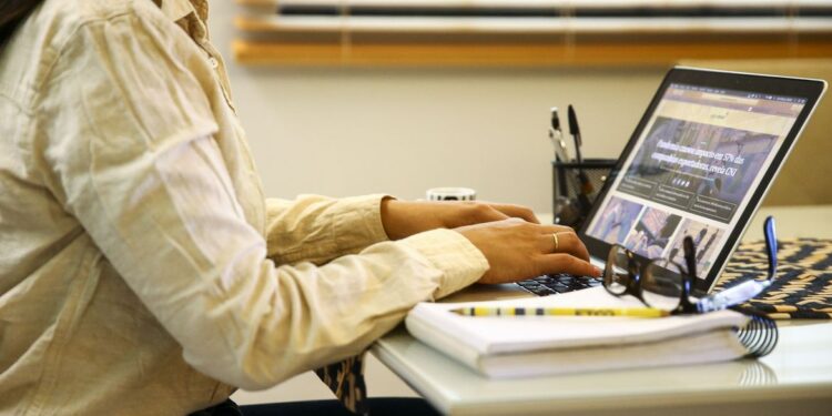 Mesmo com falta de pessoal, mais de 80 servidores municipais estão em teletrabalho