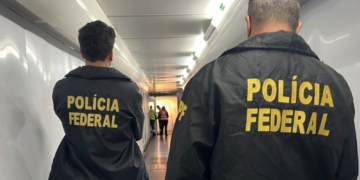 Passageiro causa tumulto durante voo e é preso pela Polícia Federal ao pôr tripulação em risco
