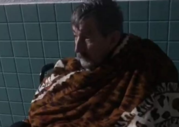 Família afirma que idoso foi obrigado a desocupar leito da UPA sem roupas e sedado