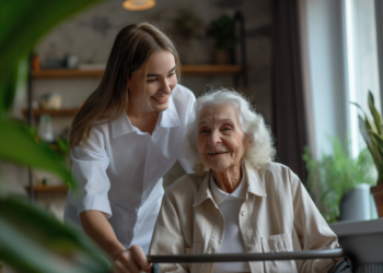 Curso gratuito para formação de cuidadores de idosos está com inscrições abertas