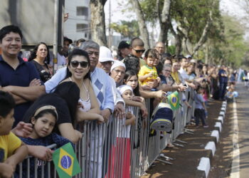 Desfile Cívico para comemorar 111 anos de Foz do Iguaçu volta ser realizado na Avenida Paraná