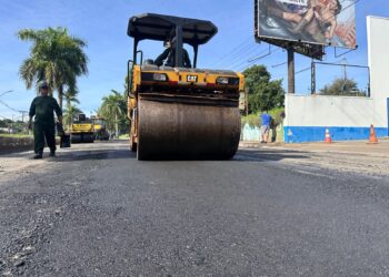 Prefeitura compra asfalto quente em regime emergencial para recuperar Avenida das Cataratas