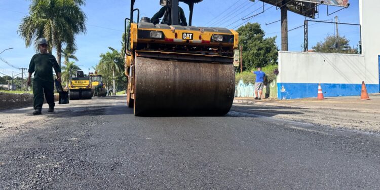 Prefeitura compra asfalto quente em regime emergencial para recuperar Avenida das Cataratas