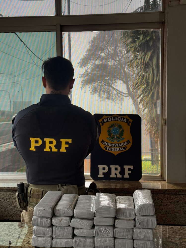 PRF apreende mais de 500kg de maconha durante fiscalizações na BR-277