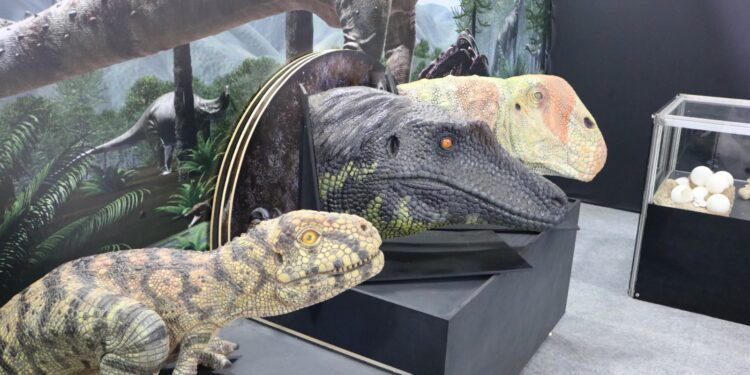 Foz sedia maior feira de paleontologia itinerante do Brasil na ExpoGeoMinE