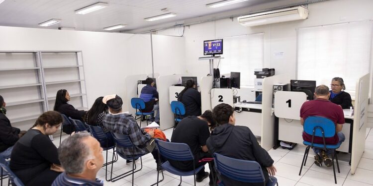 Grupo Muffato tem 120 vagas para atuar nas lojas da rede em Foz do Iguaçu