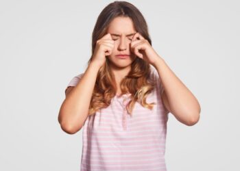 Ceratocone: doença ocular que começa com coceira nos olhos pode levar à necessidade de cirurgia