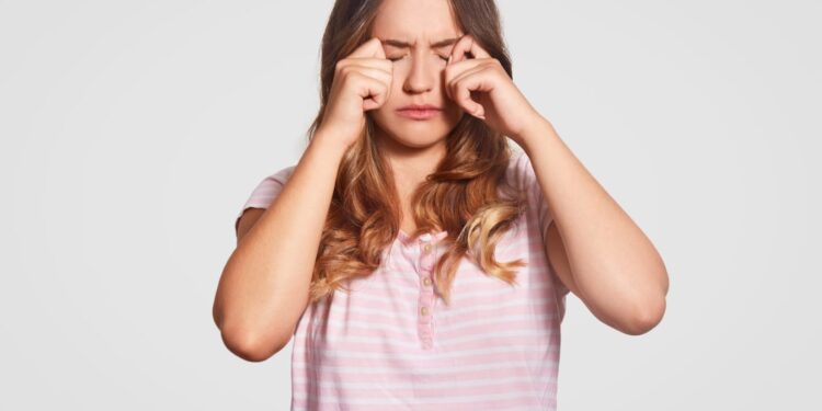 Ceratocone: doença ocular que começa com coceira nos olhos pode levar à necessidade de cirurgia