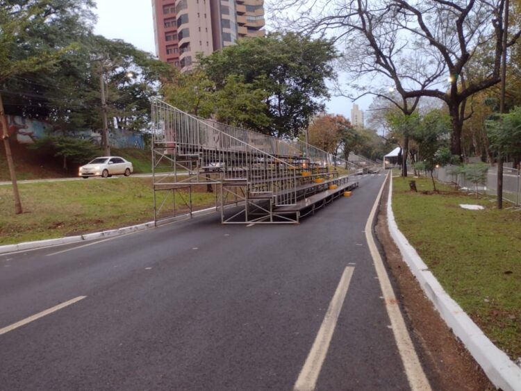 Trecho da Av Paraná já é bloqueado para o desfile de aniversário da cidade