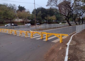 Trecho da Av Paraná já é bloqueado para o desfile de aniversário da cidade