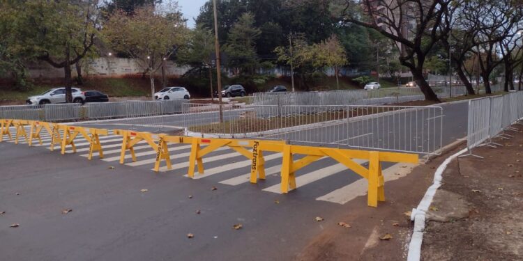 Trecho da Av Paraná já é bloqueado para o desfile de aniversário da cidade