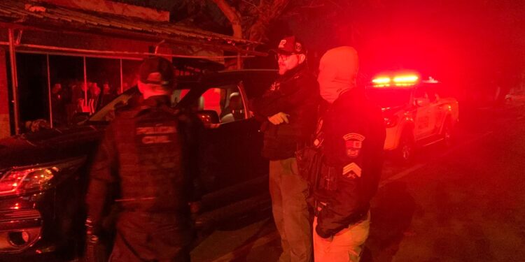 Polícia cumpre mandados de prisão contra grupo envolvido em roubos a compristas e turistas
