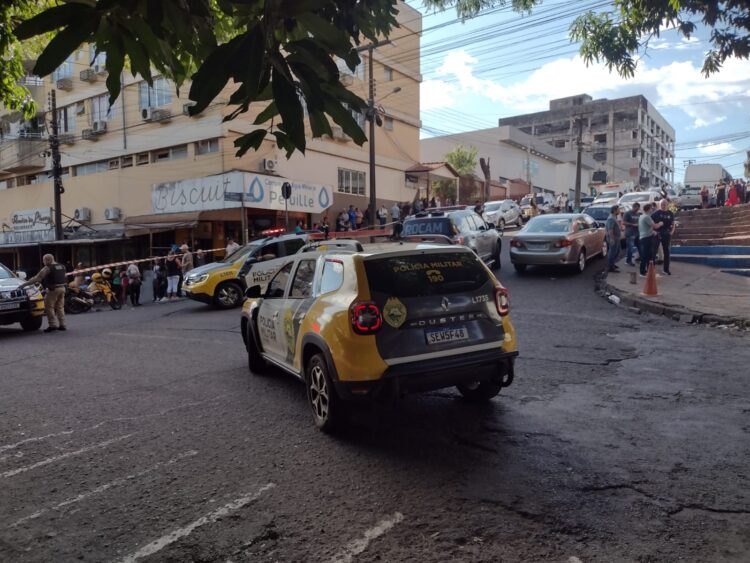 Tiroteio deixa uma mulher morta e três feridos