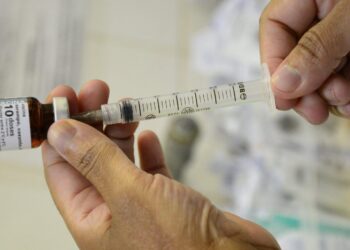 Vacina contra o sarampo para crianças de 6 a 11 meses está disponível em Unidades de Saúde; confira os locais