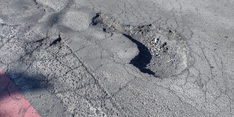 Ministério Público pede providências sobre “buraqueira” nas ruas da cidade