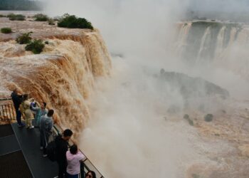 Chuva dos últimos dias faz aumentar a vazão nas Cataratas do Iguaçu